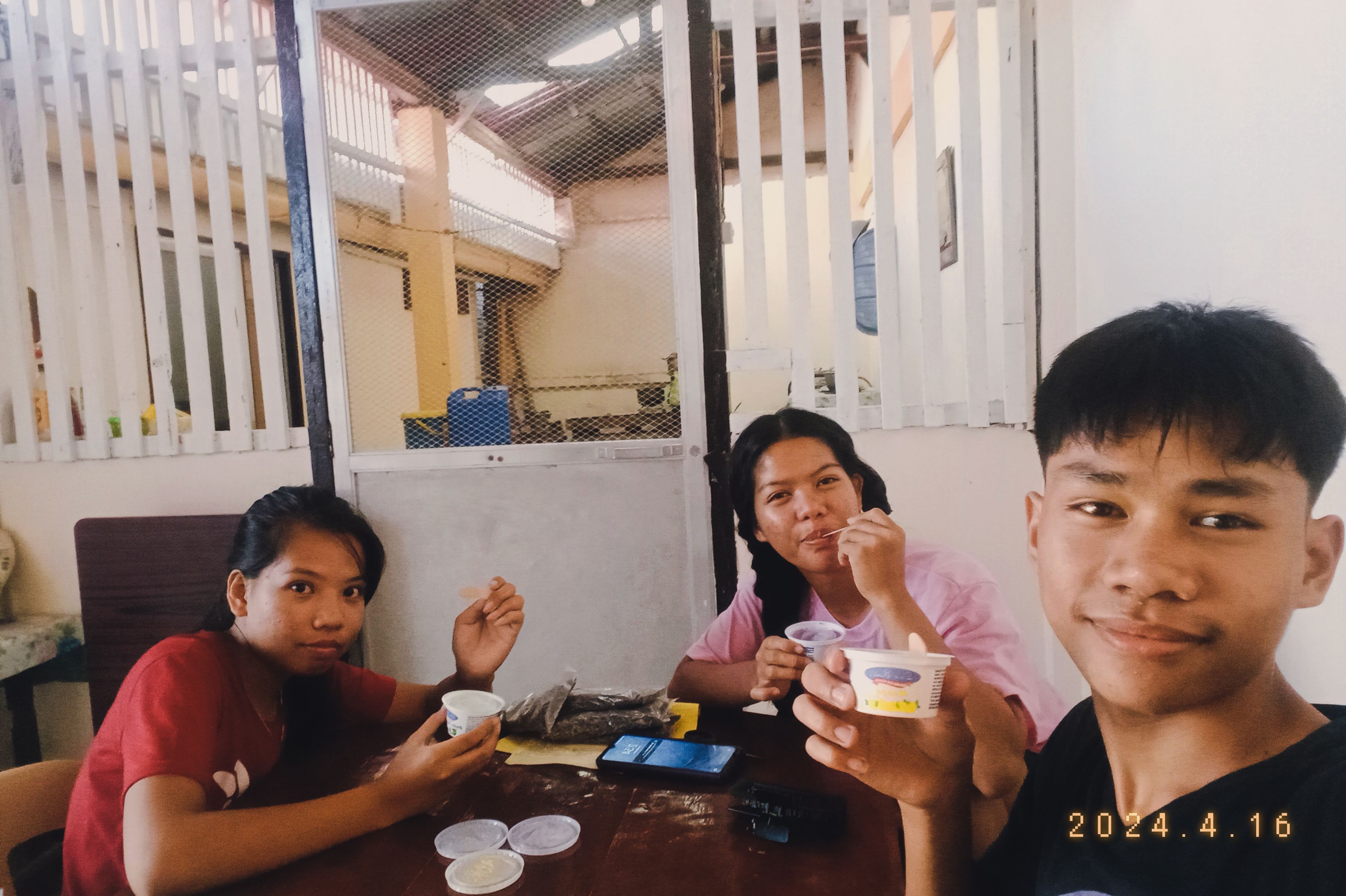 Eat before to start research paper hahahah